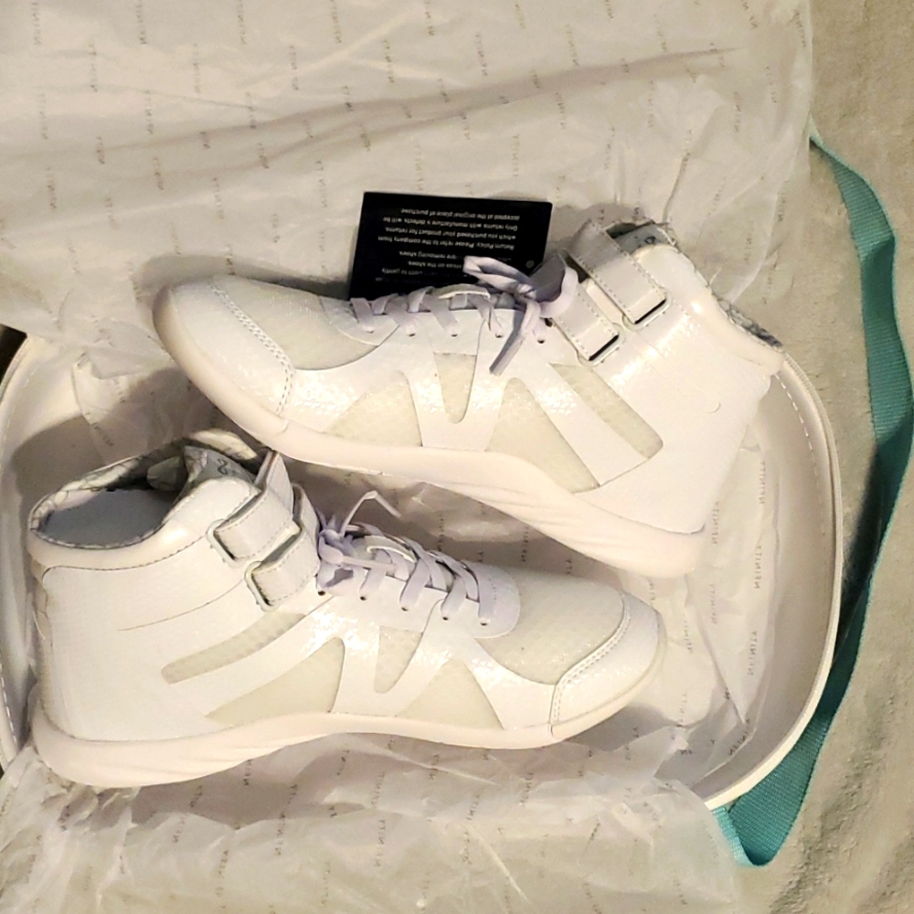 Nfinity Beast Cheer shoes